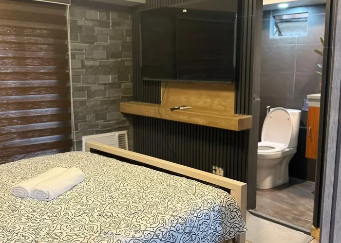 Apartahotel 2 Bedroom Loft Type With 2 Baths Near Ortigas Cbd *